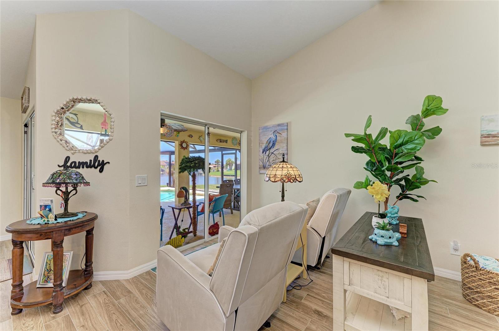 9404 Arnaz Cir Property Photo 13
