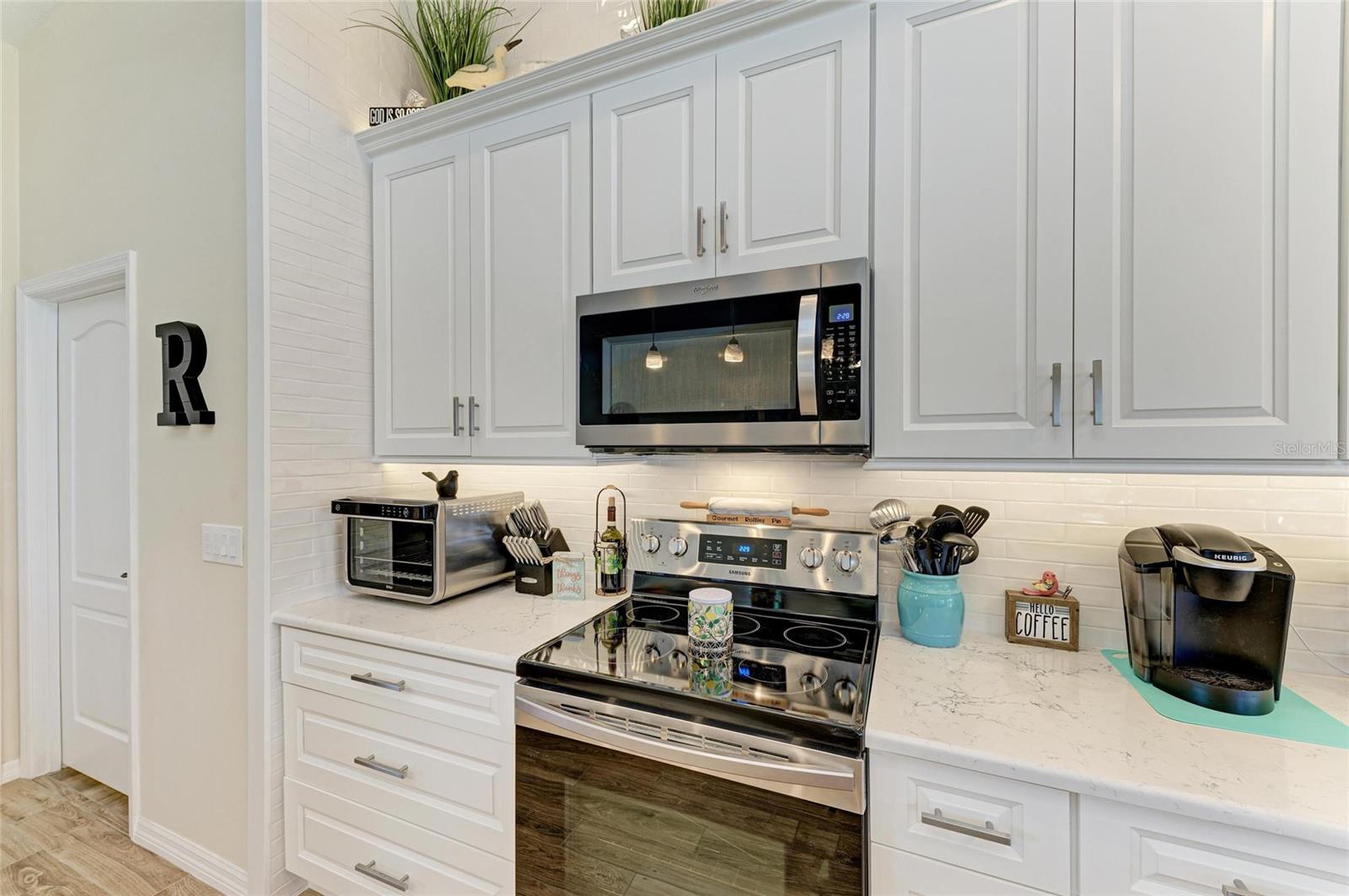 9404 Arnaz Cir Property Photo 17