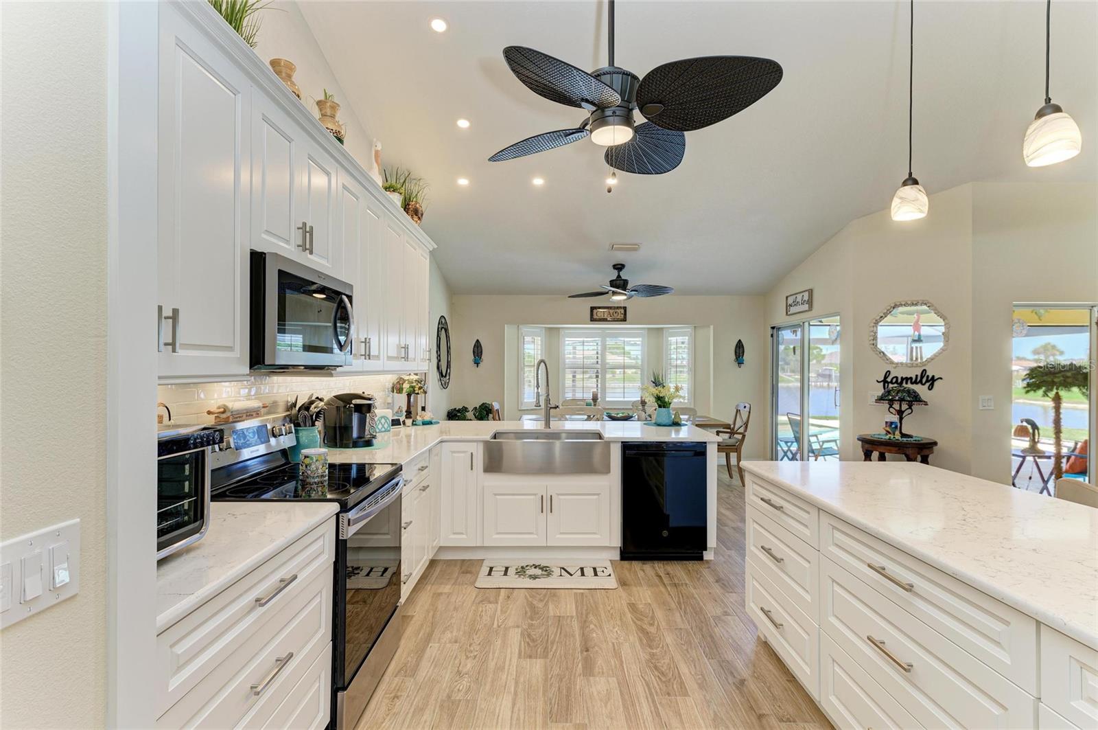 9404 Arnaz Cir Property Photo 18
