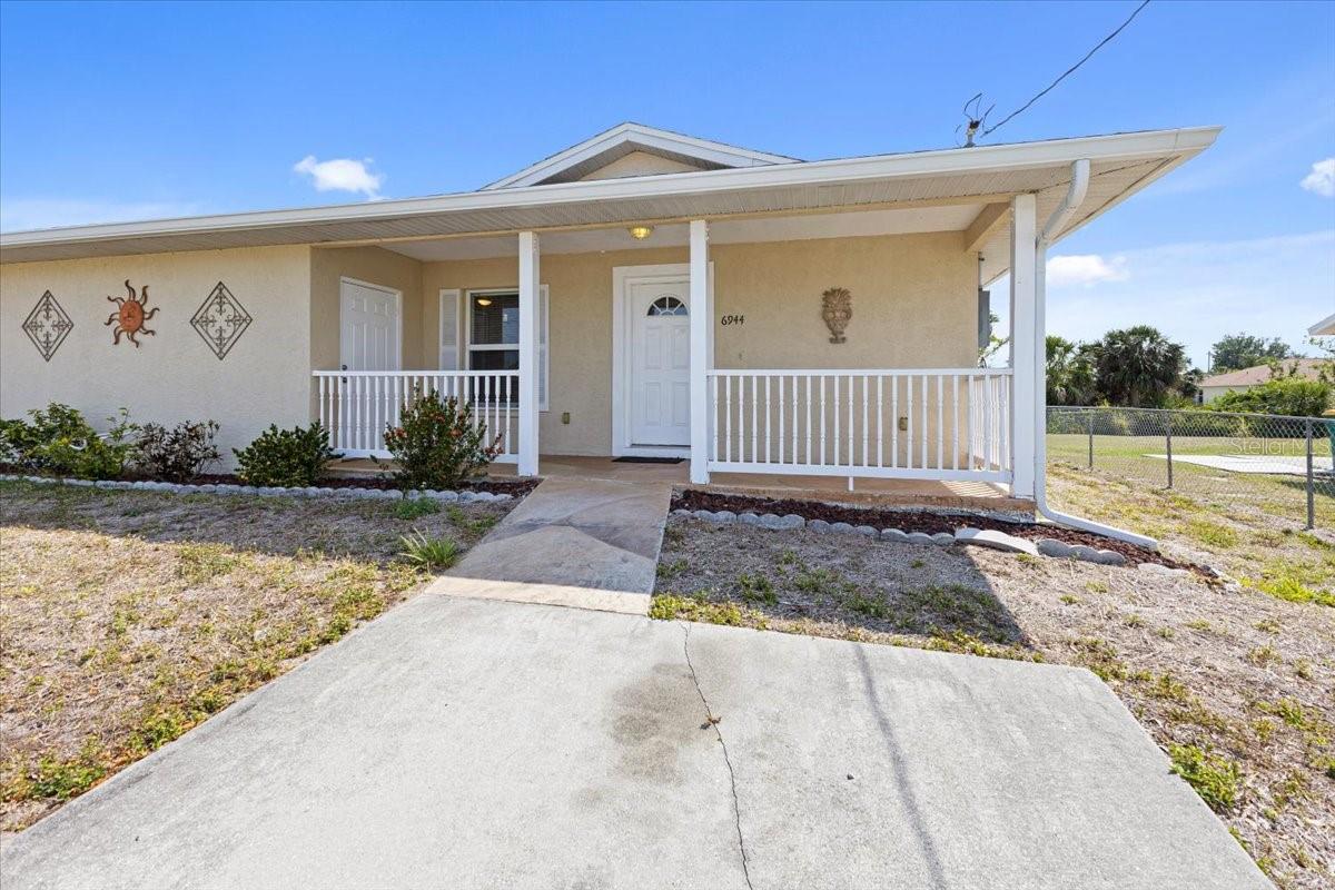 6944 Rosemont Dr Property Photo