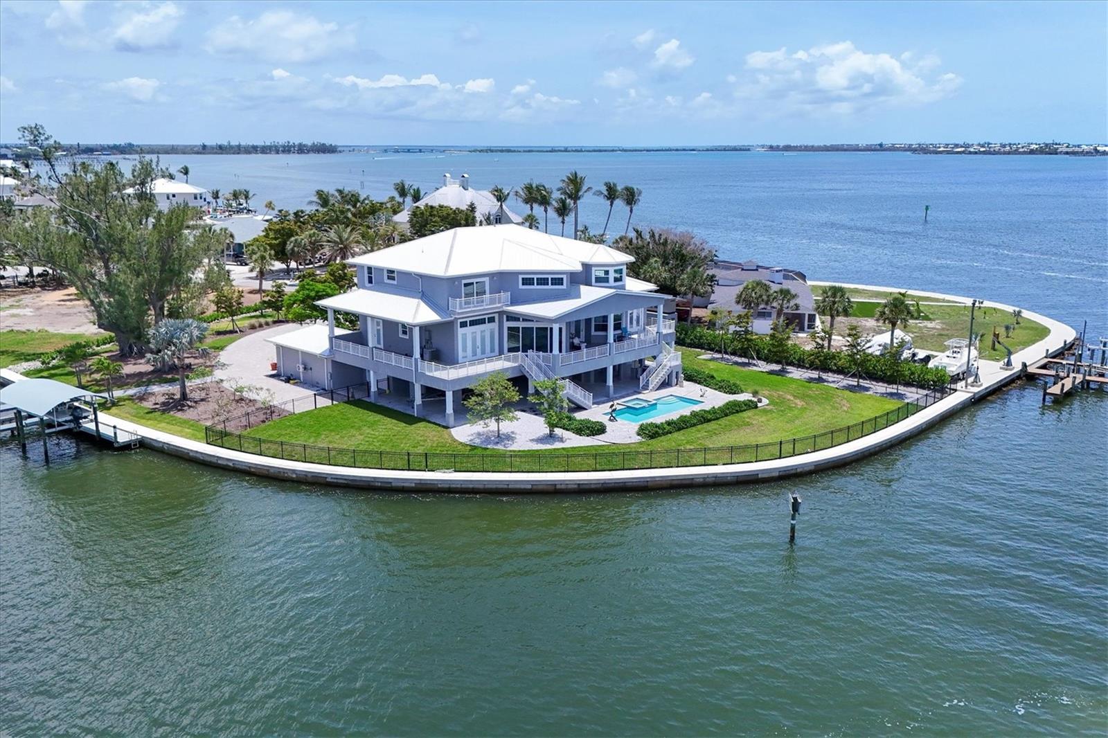 565 GREEN DOLPHIN DR S