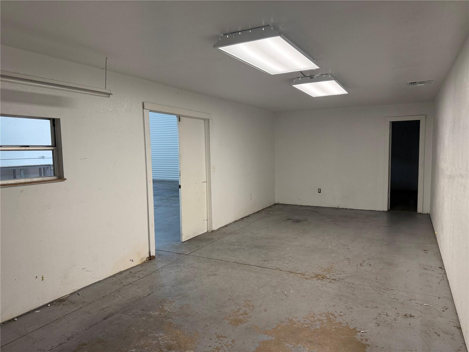 2757 Worth Ave #e Property Photo 8
