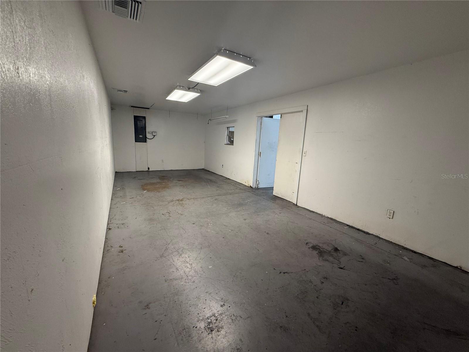 2757 Worth Ave #e Property Photo 9