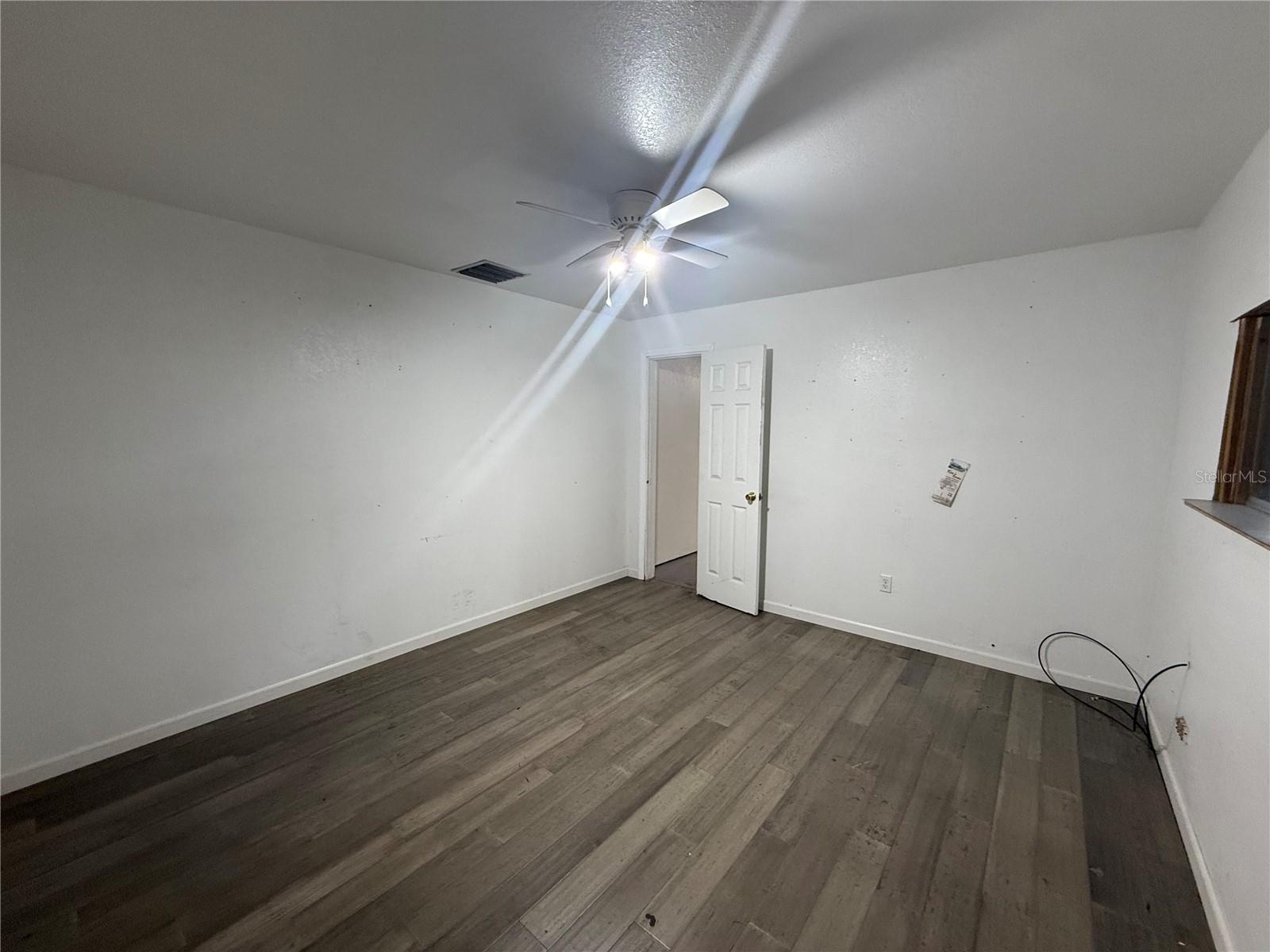 2757 Worth Ave #e Property Photo 10