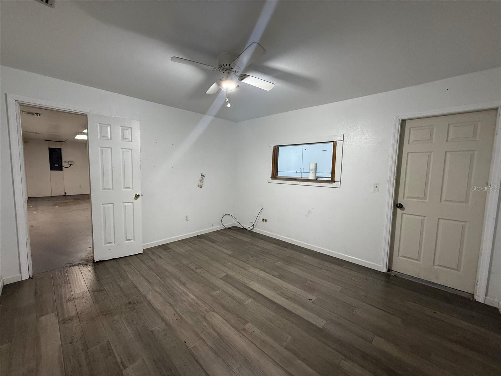2757 Worth Ave #e Property Photo 11