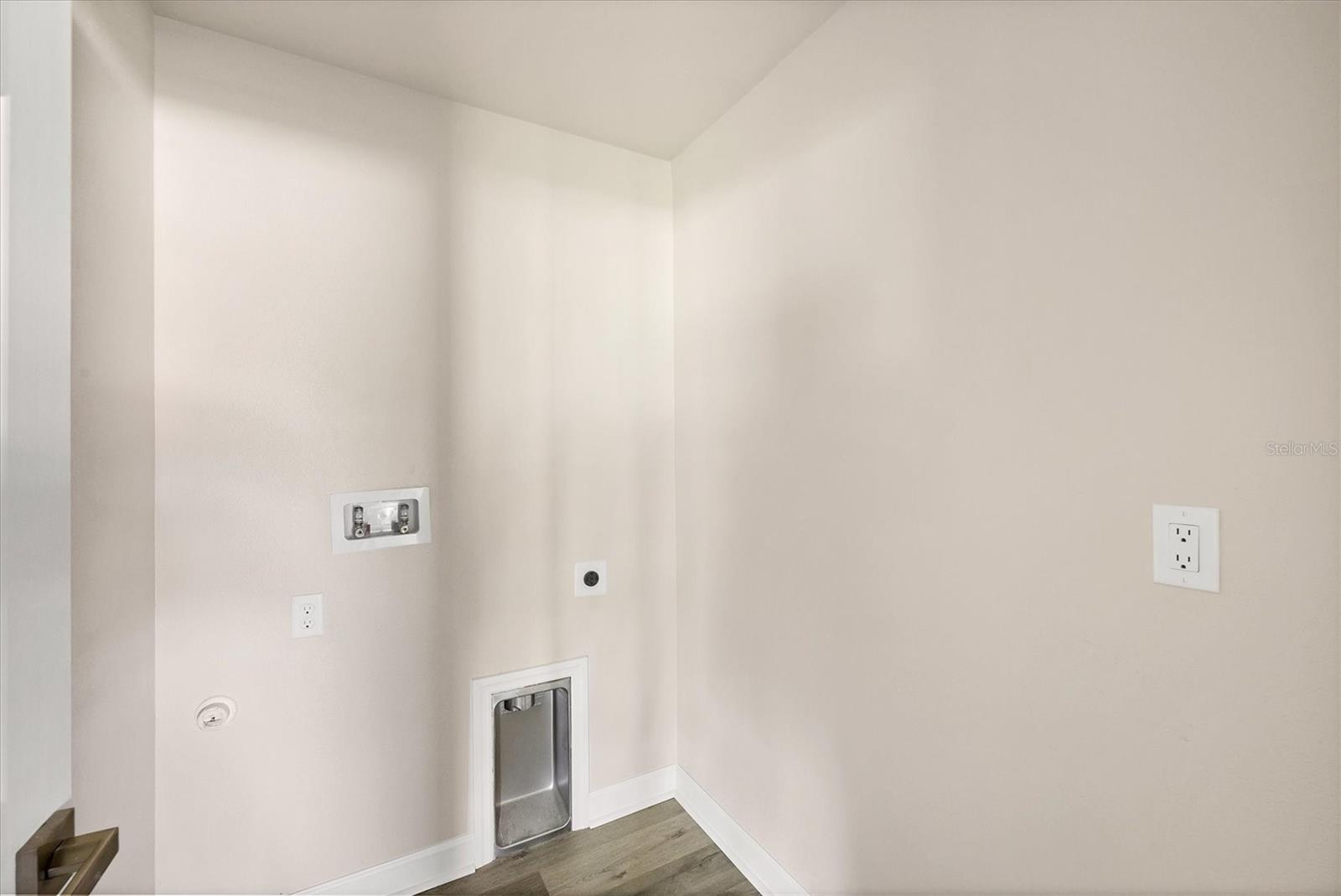 234 Boundary Blvd Property Photo 33