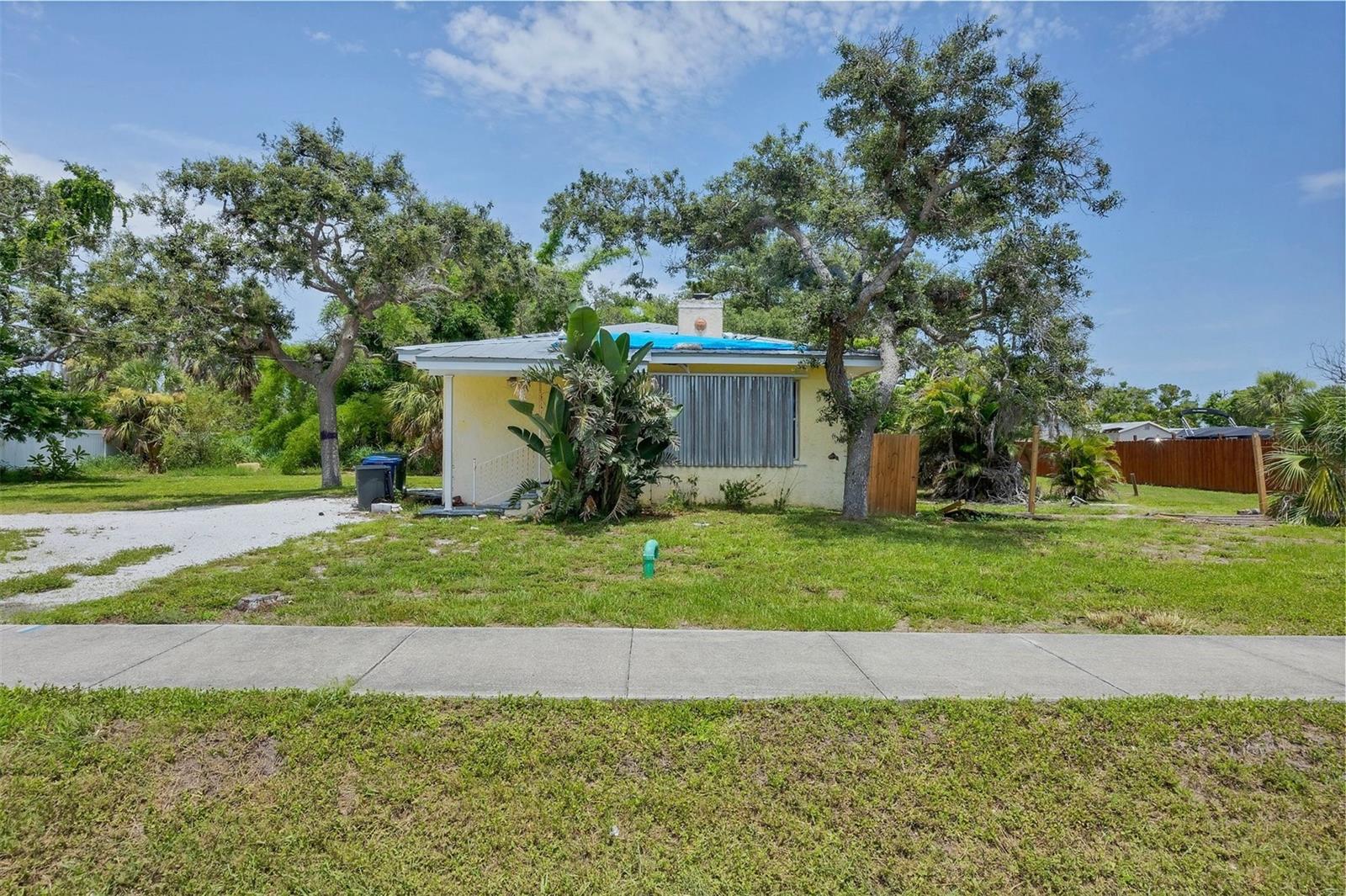 275 S Mango St Property Photo 10