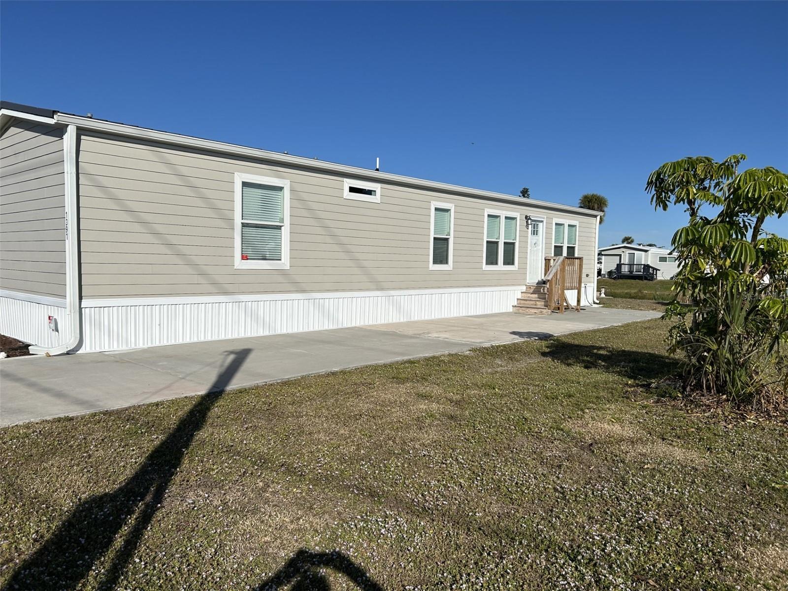 1391 Flamingo Dr Property Photo 3