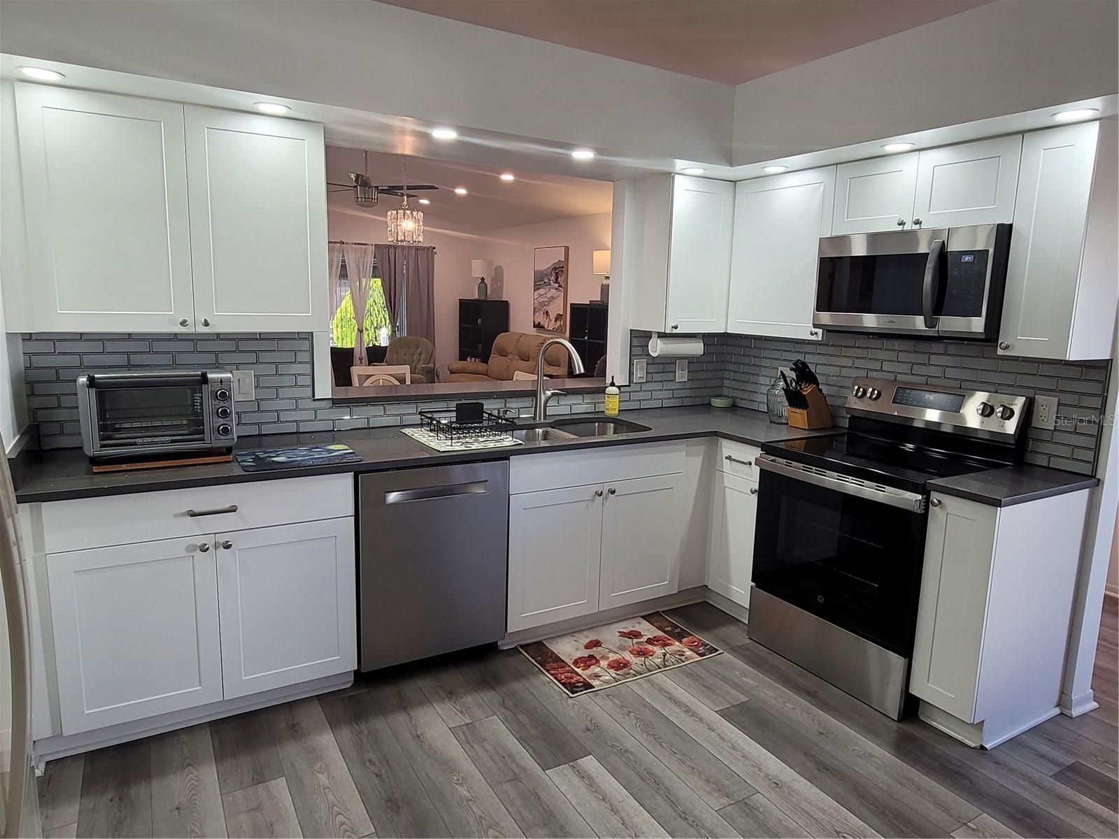 14277 Palm Ter Property Photo 4