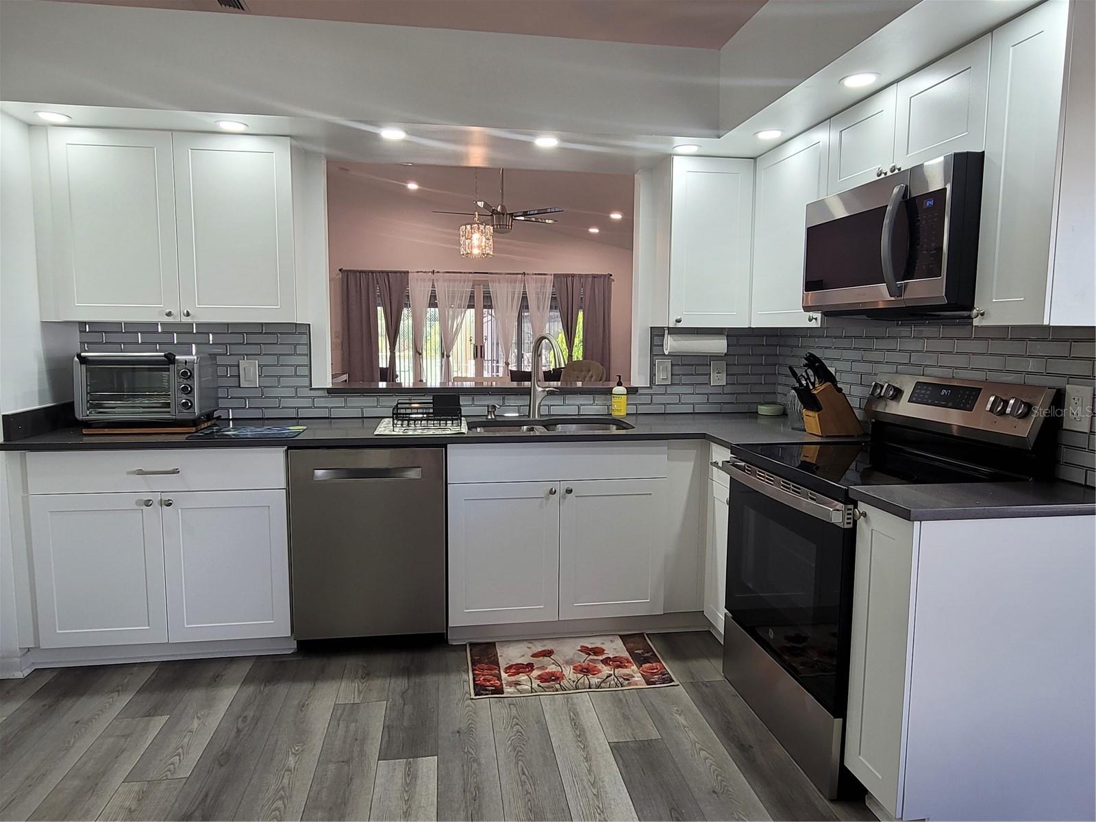 14277 Palm Ter Property Photo 5