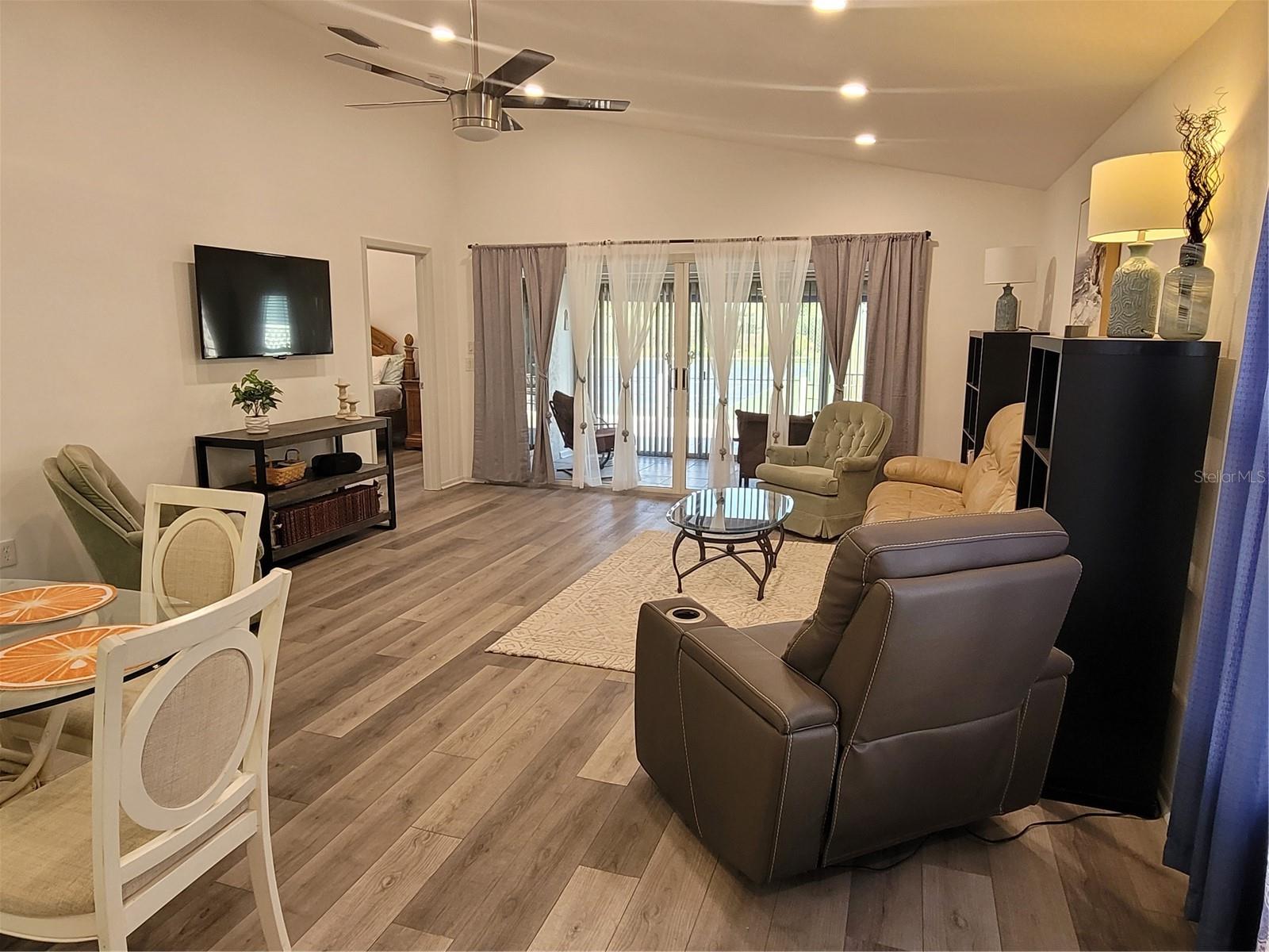 14277 Palm Ter Property Photo 9