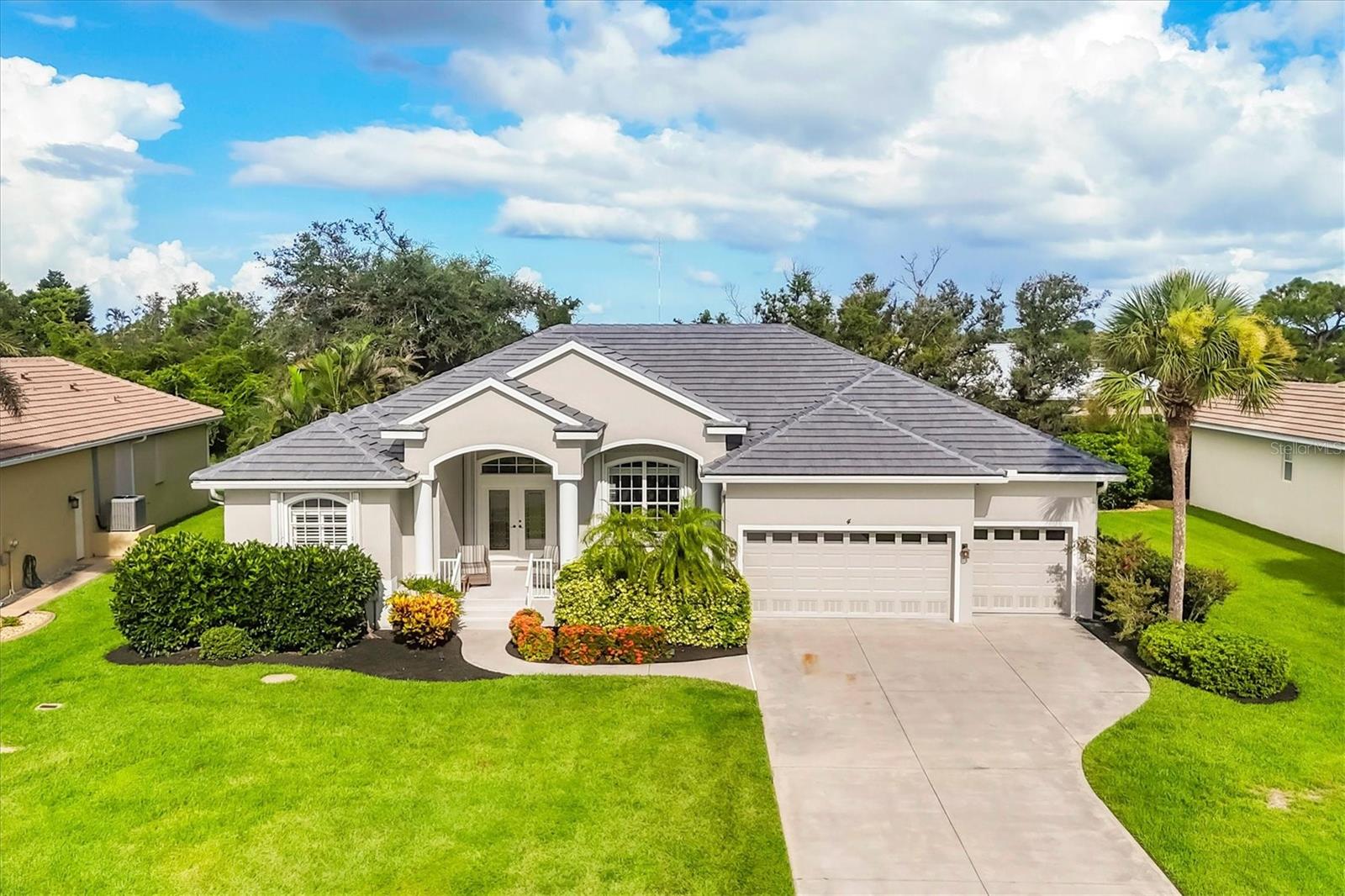 4 Windward Way Property Photo 2