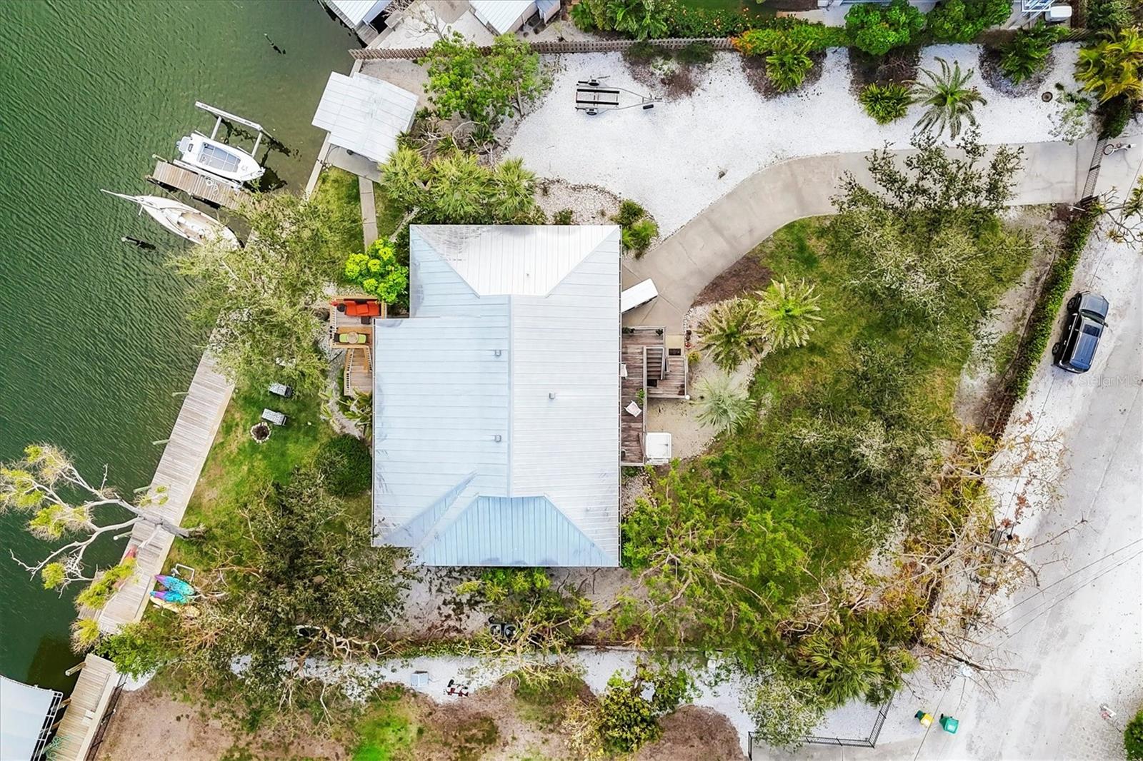 140 Damfino St Property Photo 3