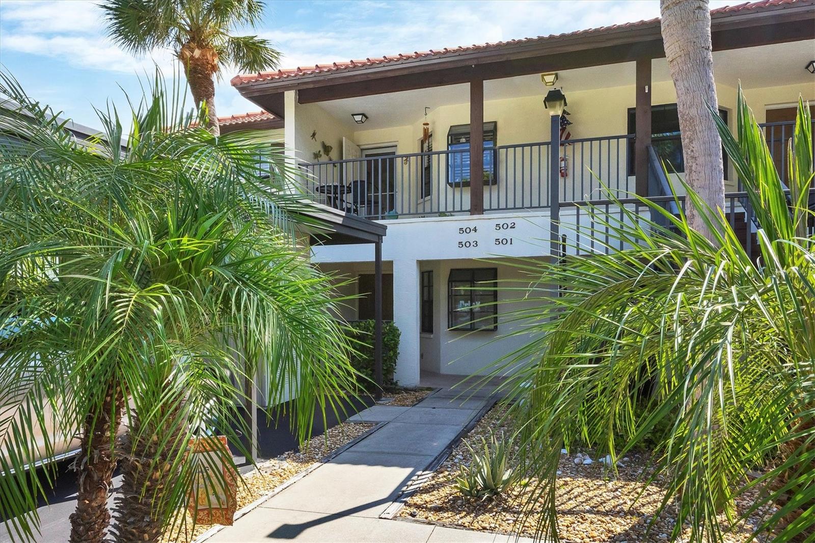 504 PINE HOLLOW CIR #504
