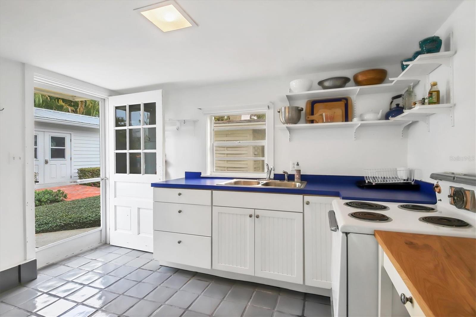 241 Gilchrist Ave #f Property Photo 4