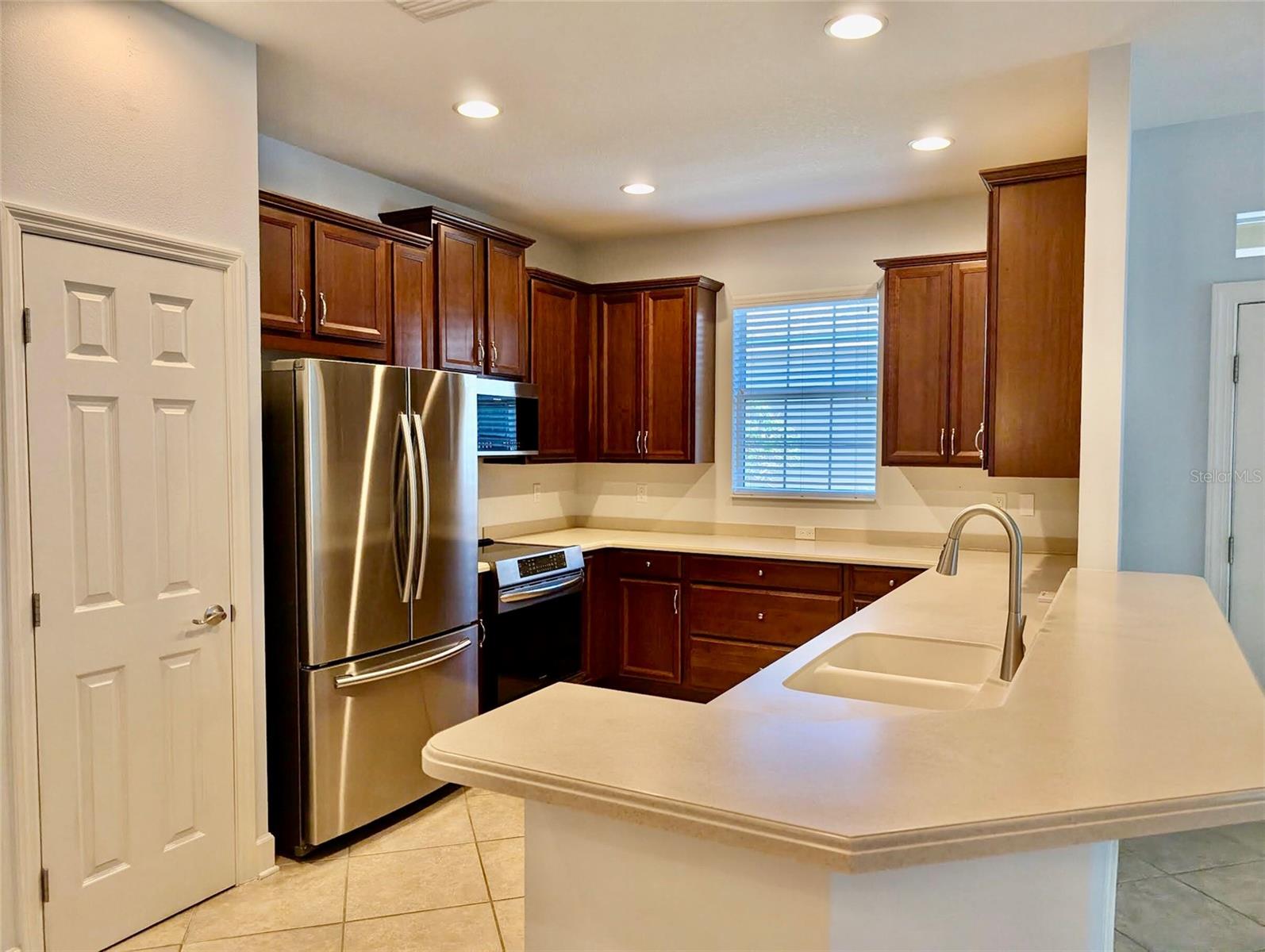 2585 Cortenova Ct Property Photo 4