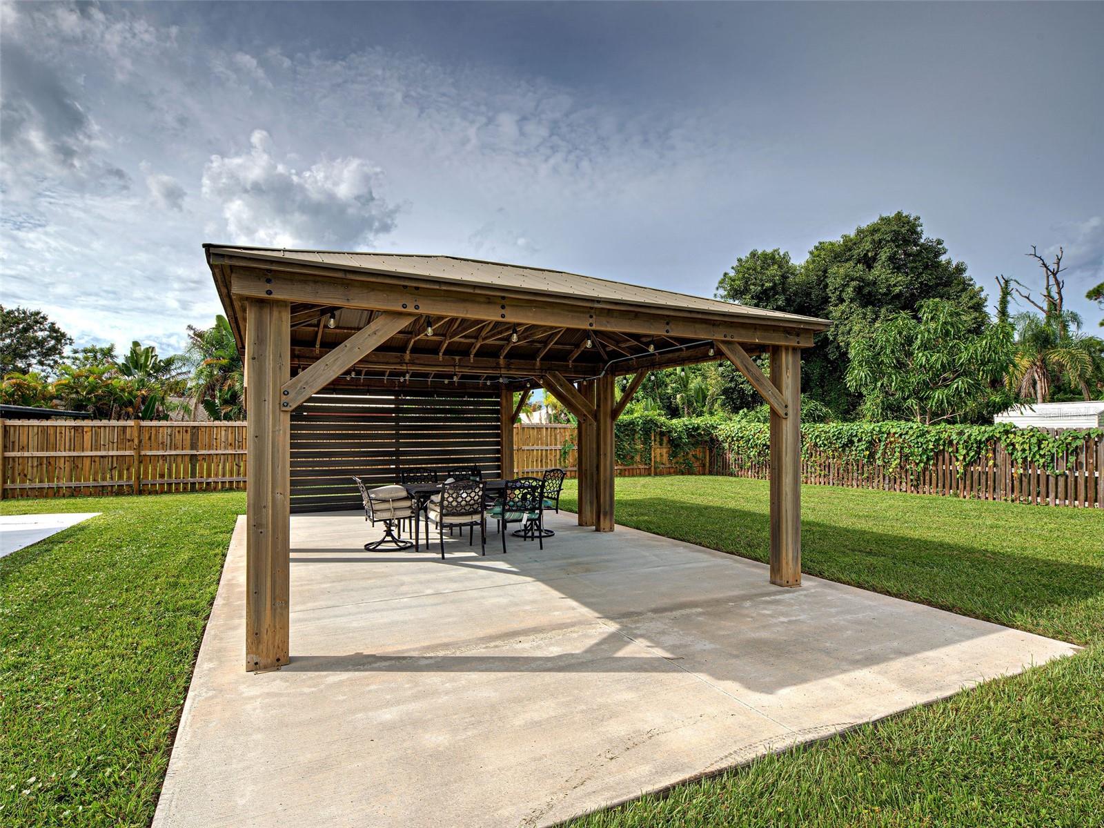425 Yale St Property Photo 29