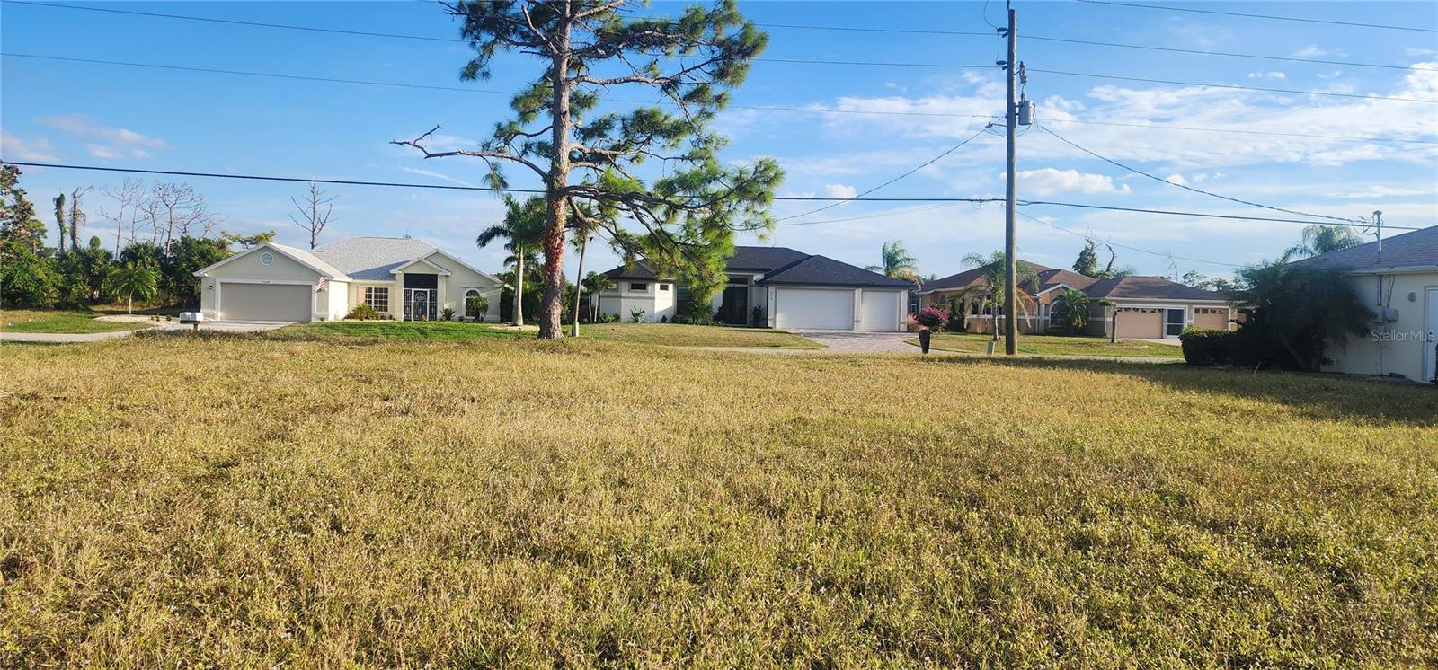 437 Rotonda Cir Property Photo 12