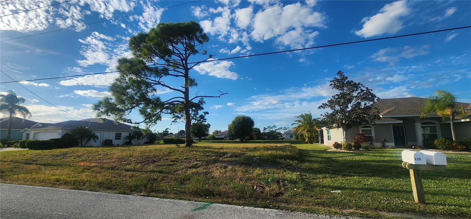 437 Rotonda Cir Property Photo 18