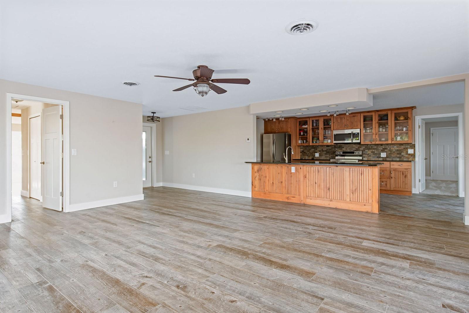 300 E Bay Heights Ave Property Photo 6