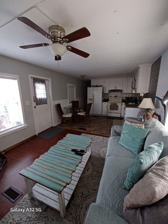 1286 Sw Tropical Ter Property Photo 10