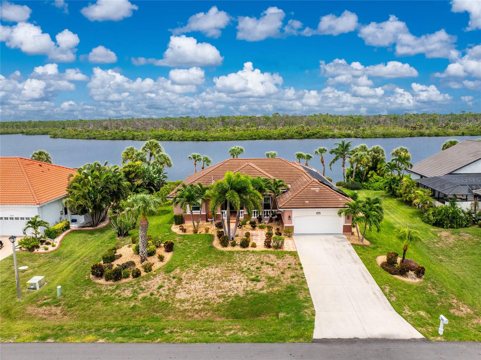 310 CORAL CREEK DR Property Photo 1