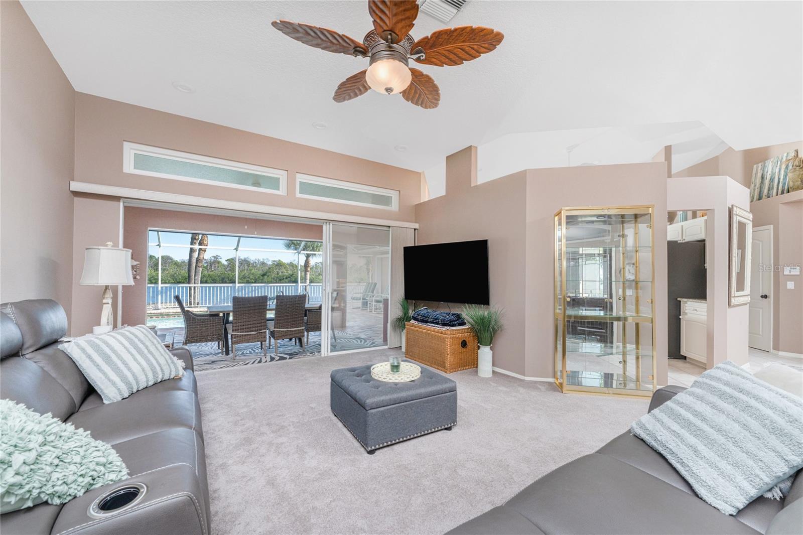 310 Coral Creek Dr Property Photo 5