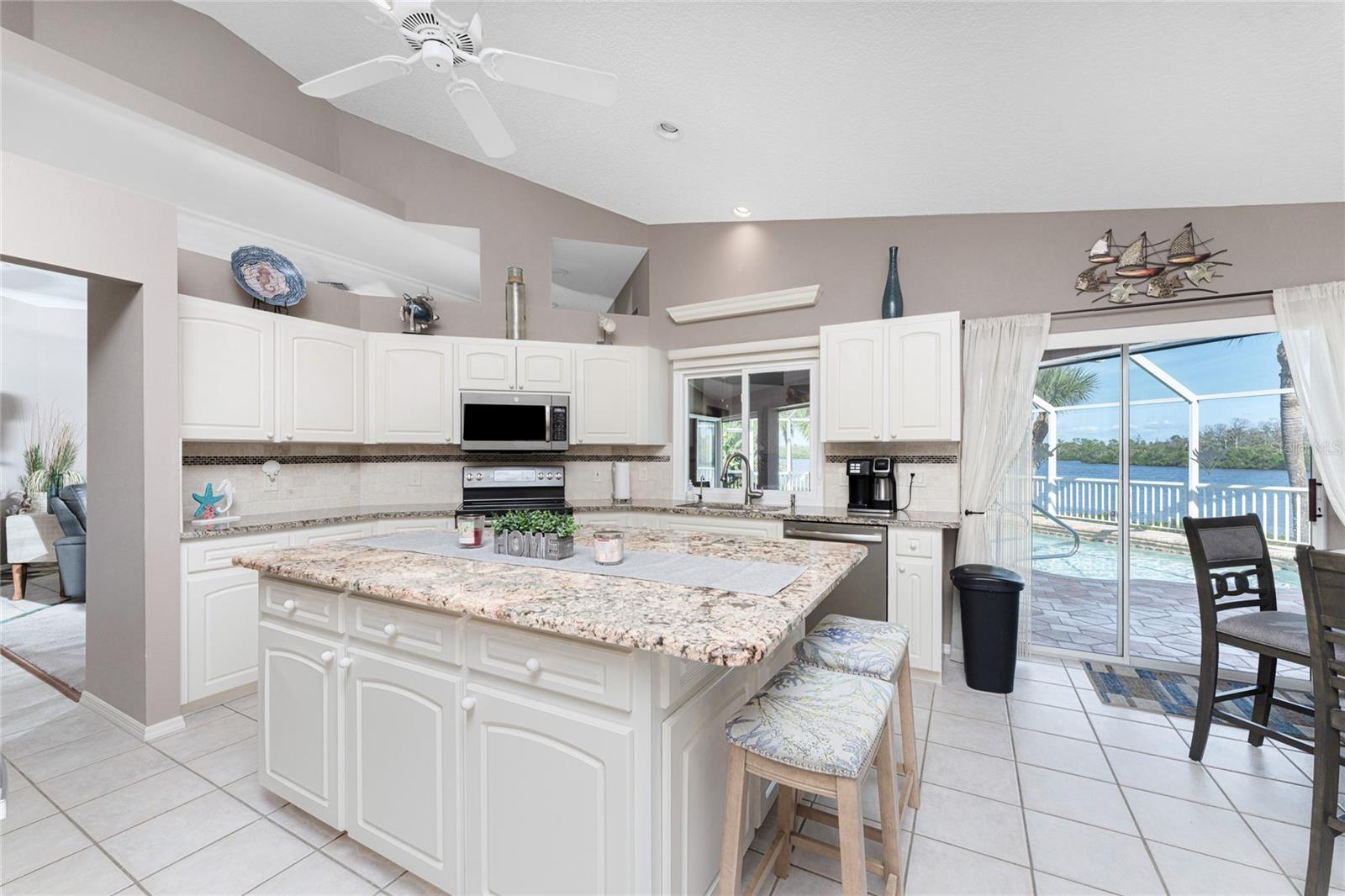 310 Coral Creek Dr Property Photo 13
