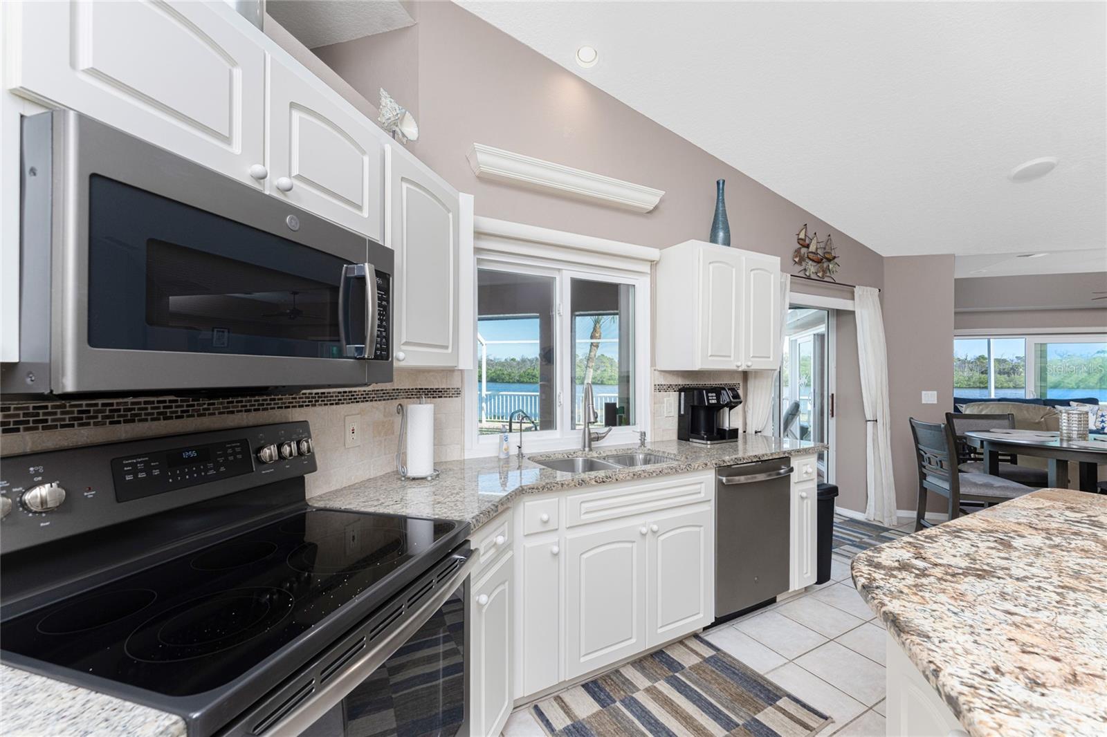 310 Coral Creek Dr Property Photo 15