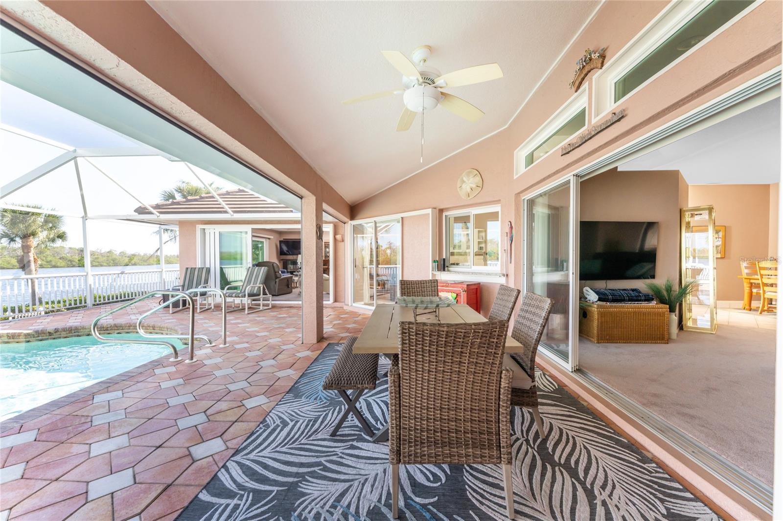 310 Coral Creek Dr Property Photo 45