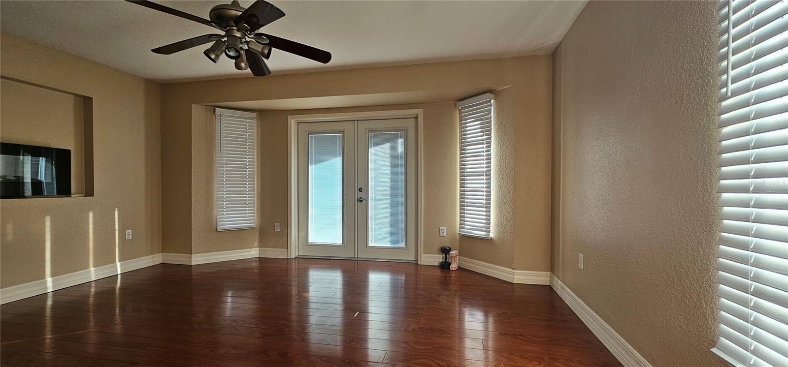 23077 Hammond Ave Property Photo 8