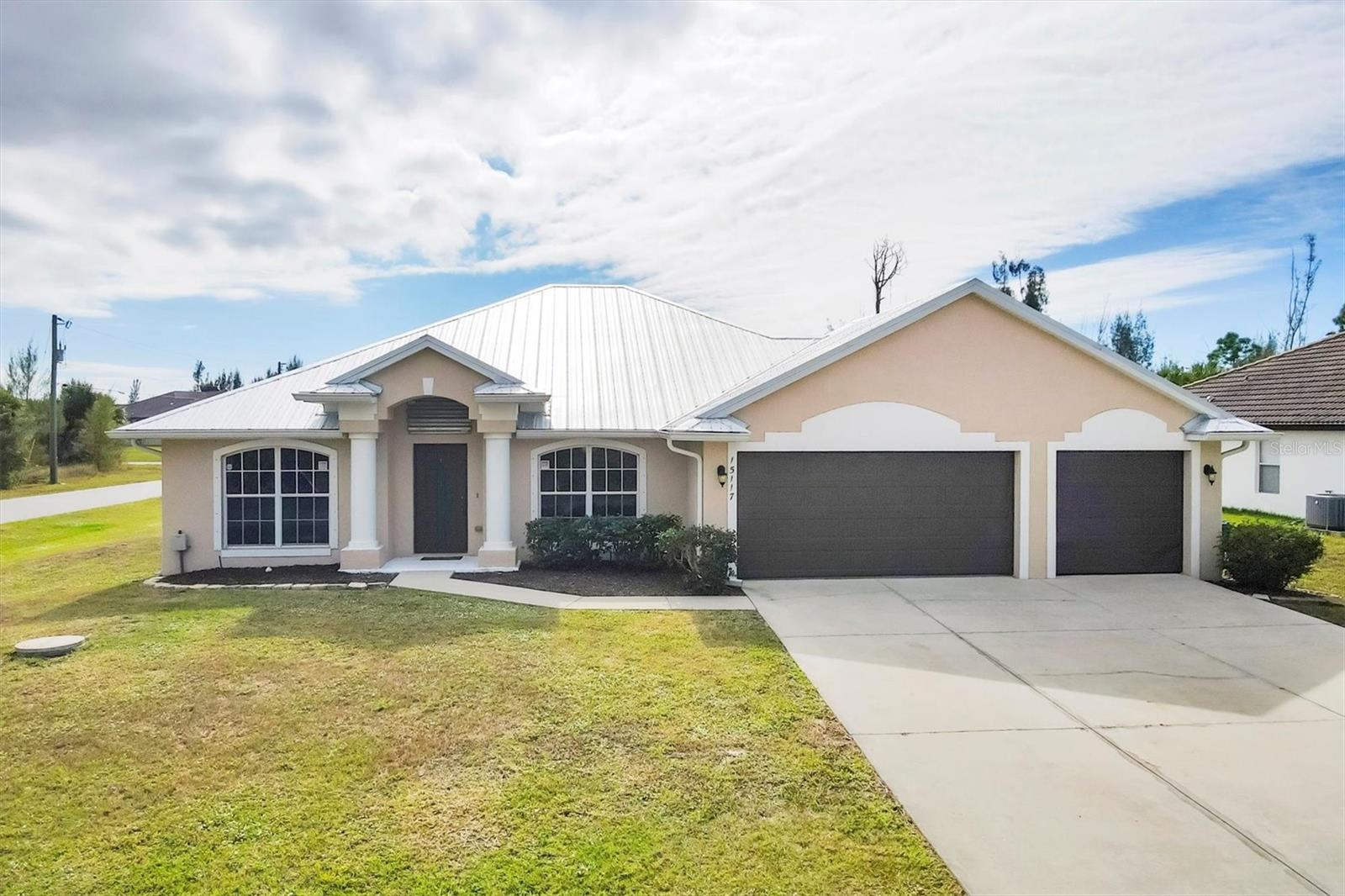 15117 Lyneburg Ave Property Photo 1