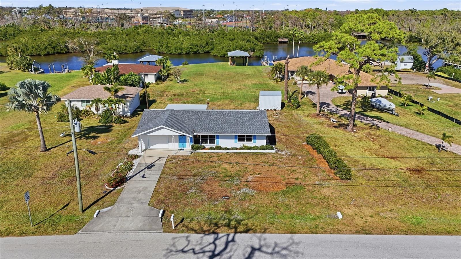 2050 Oyster Creek Dr Property Photo 6