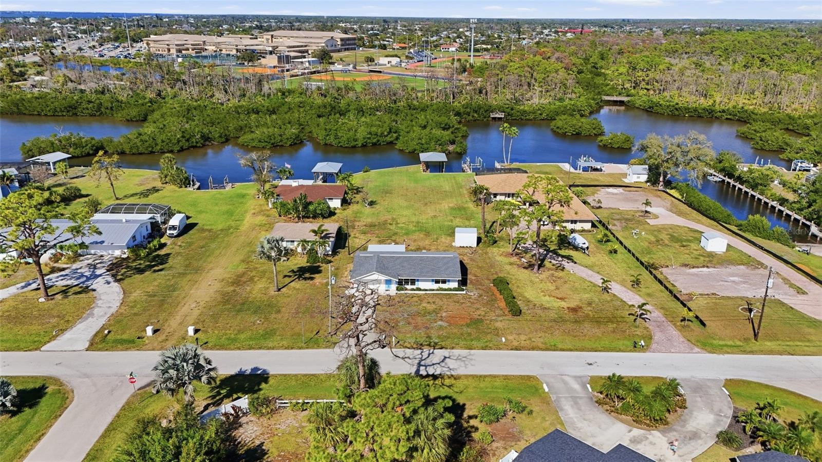 2050 Oyster Creek Dr Property Photo 7
