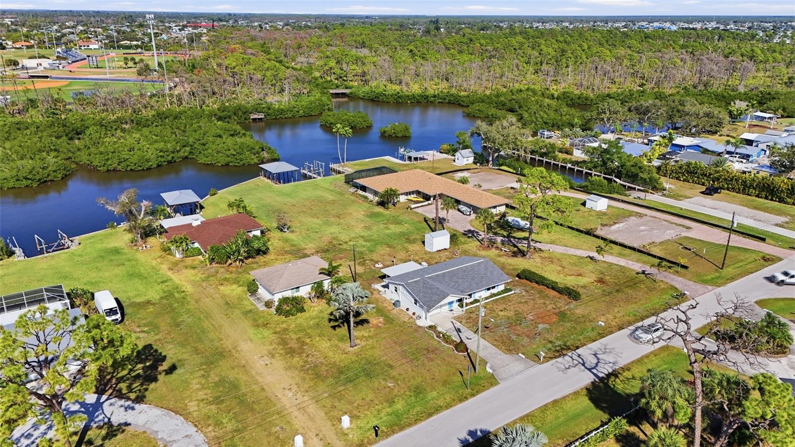 2050 Oyster Creek Dr Property Photo 9