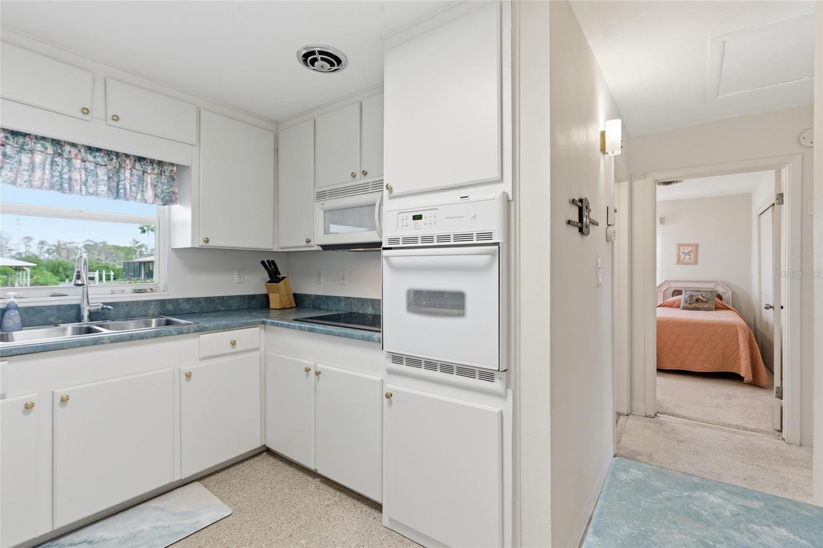 2050 Oyster Creek Dr Property Photo 17