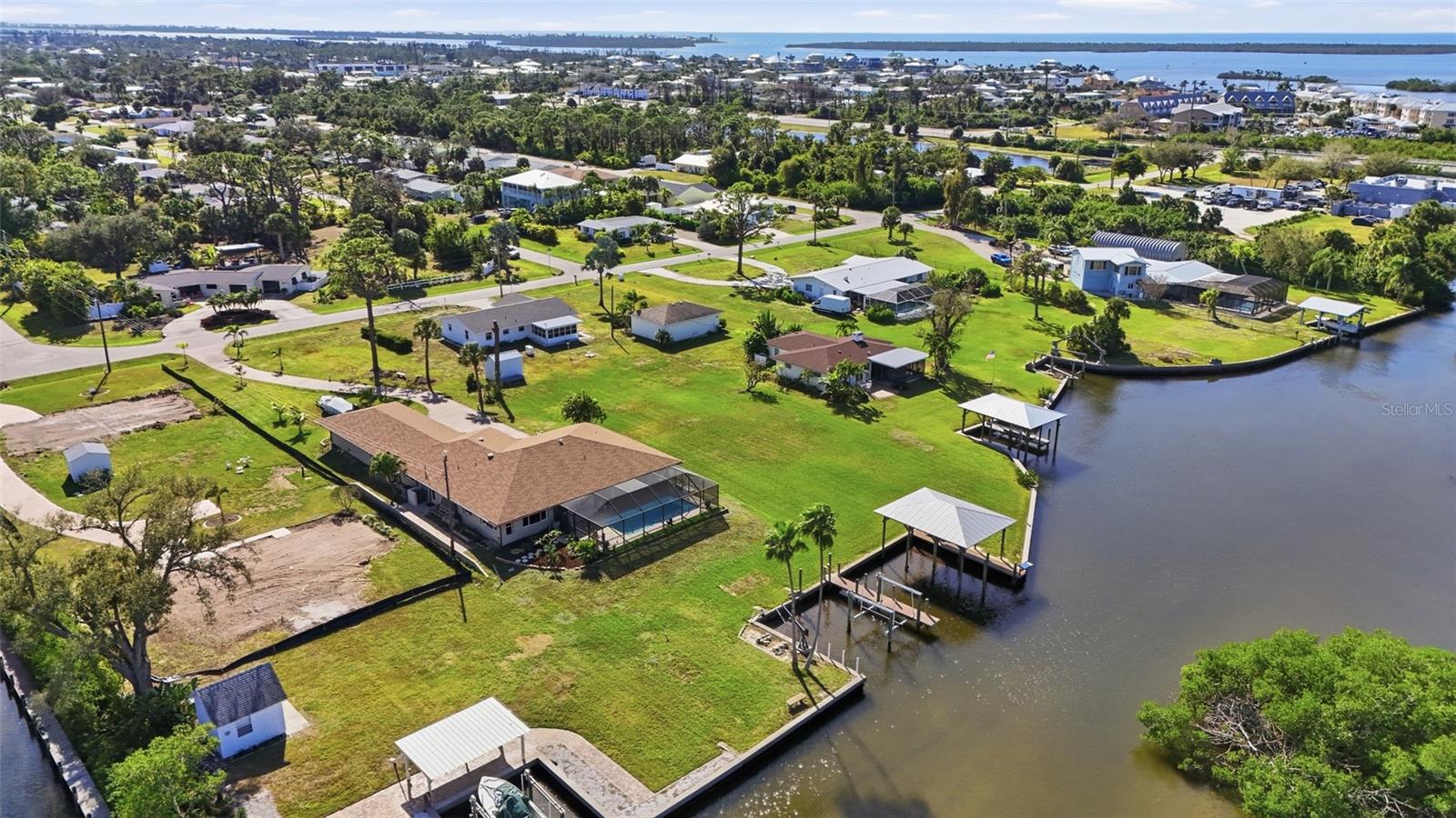 2050 Oyster Creek Dr Property Photo 44