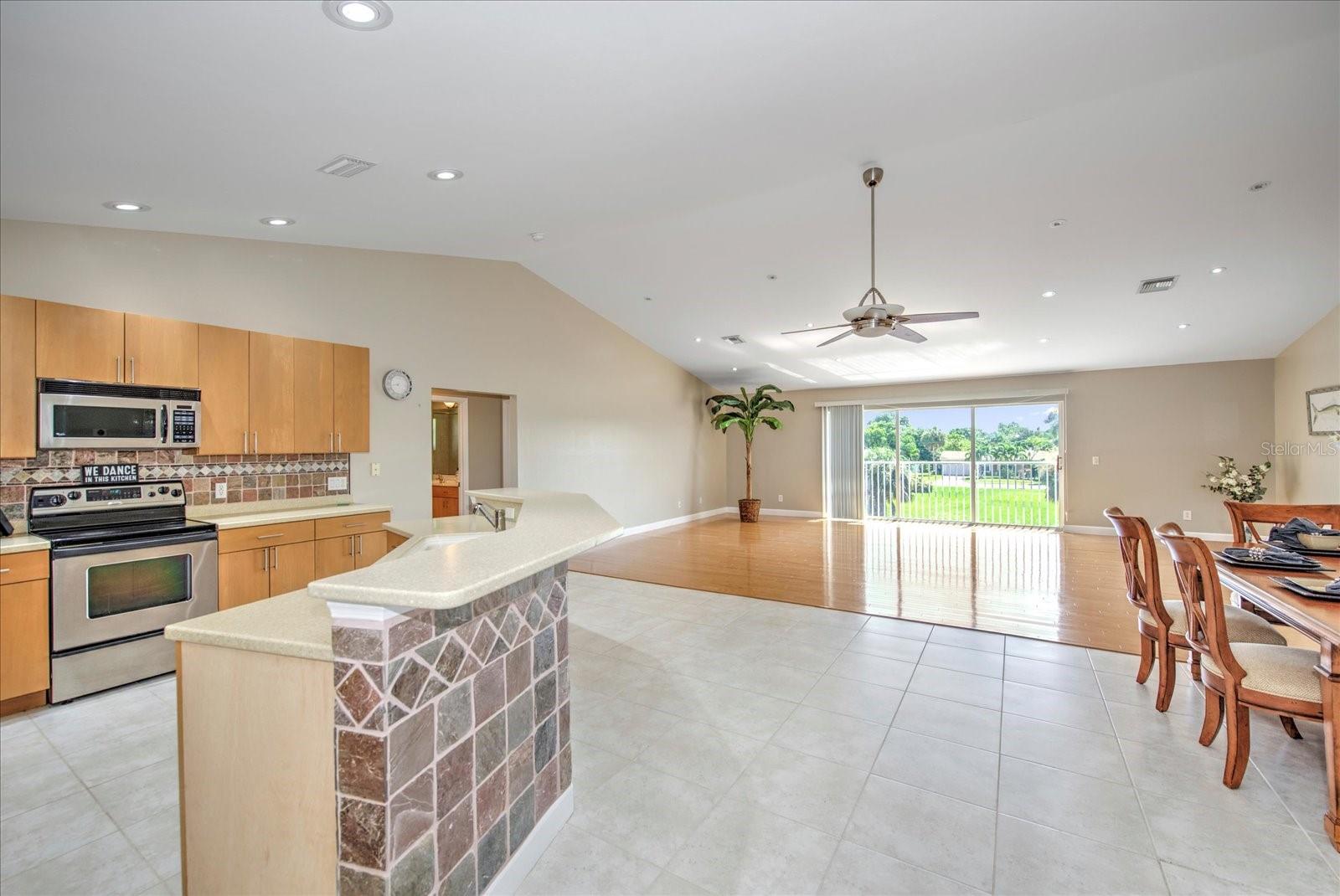 4424 N Canal Cir Property Photo 14