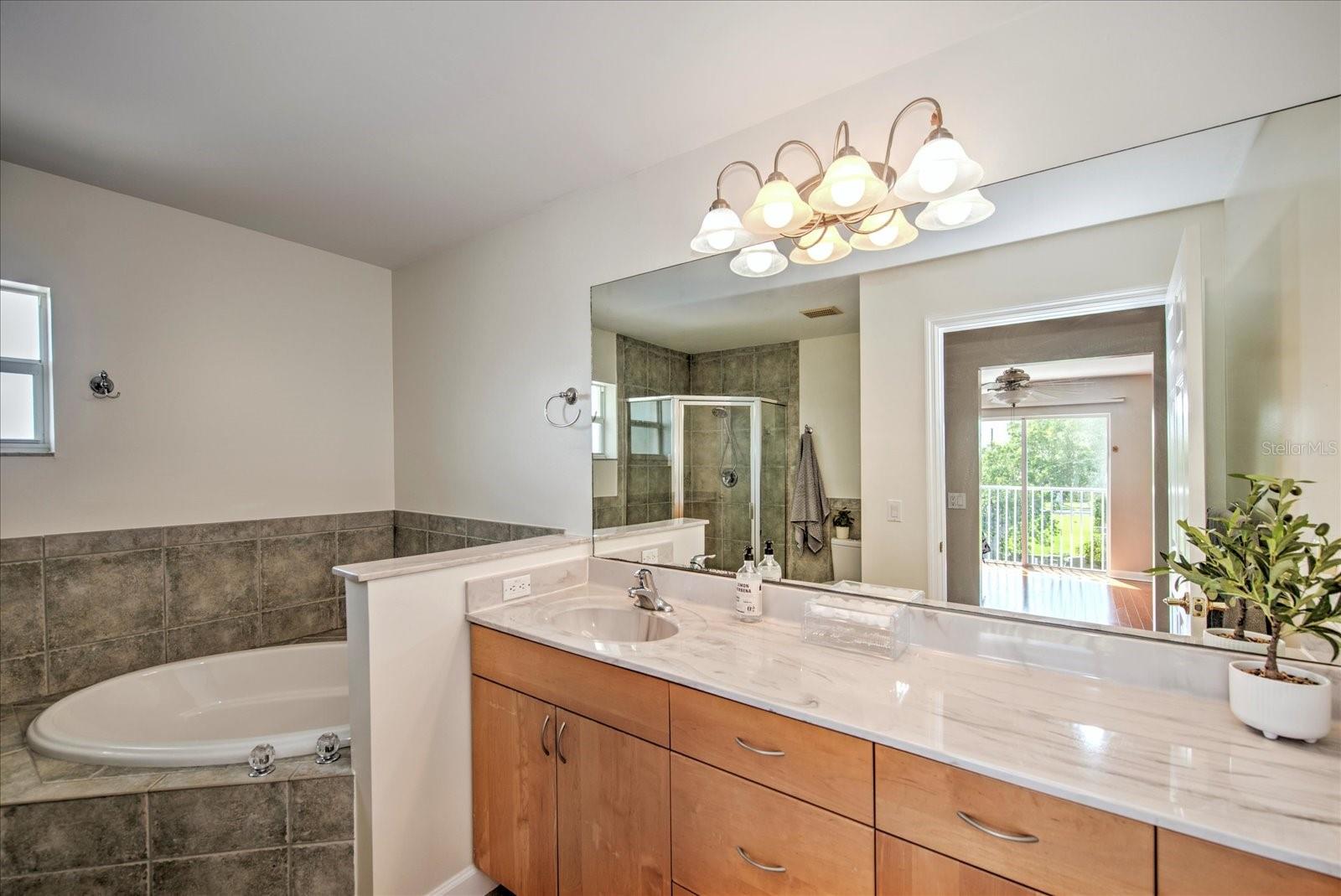 4424 N Canal Cir Property Photo 27