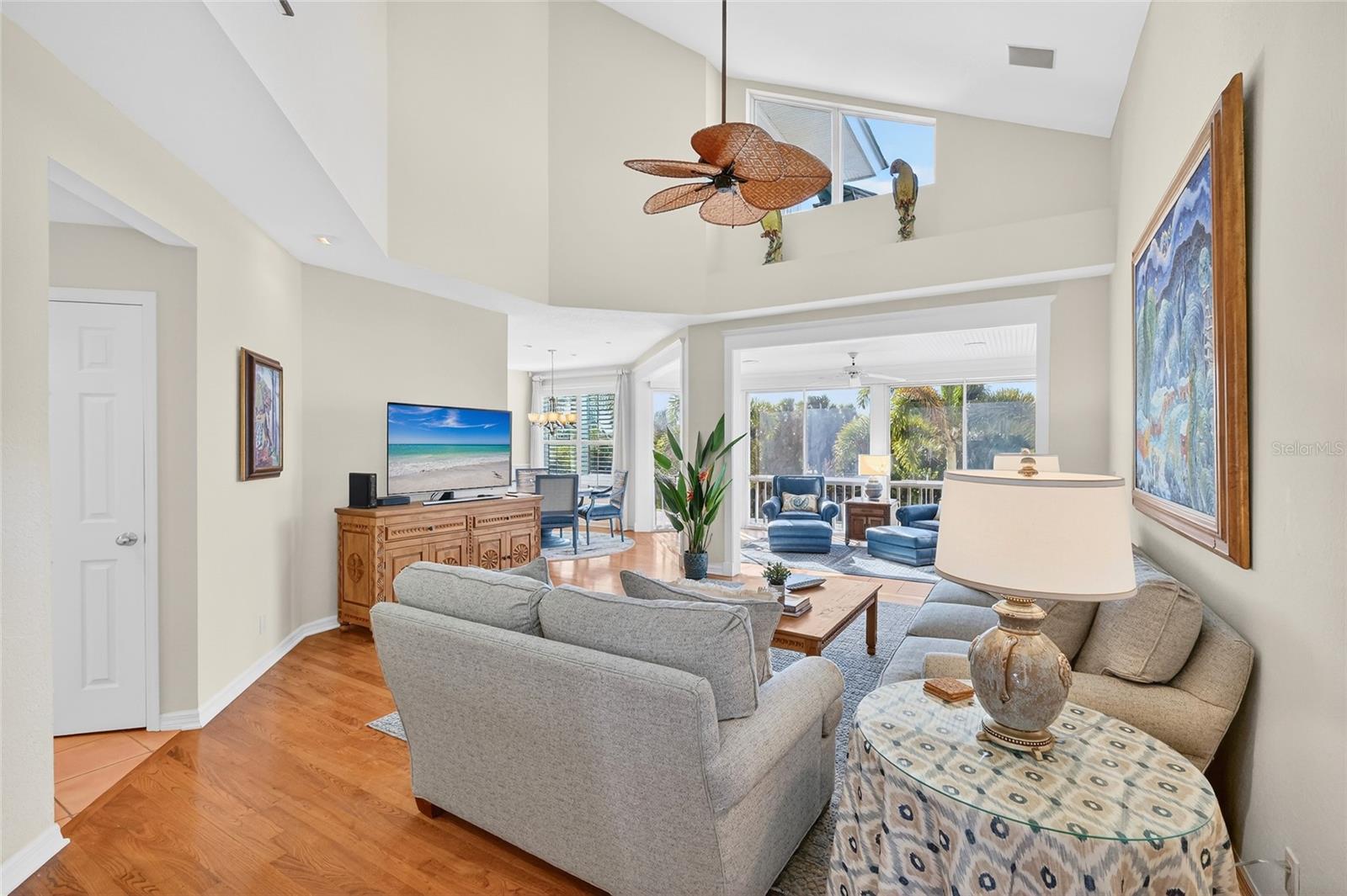 760 Beach View Dr Property Photo 3