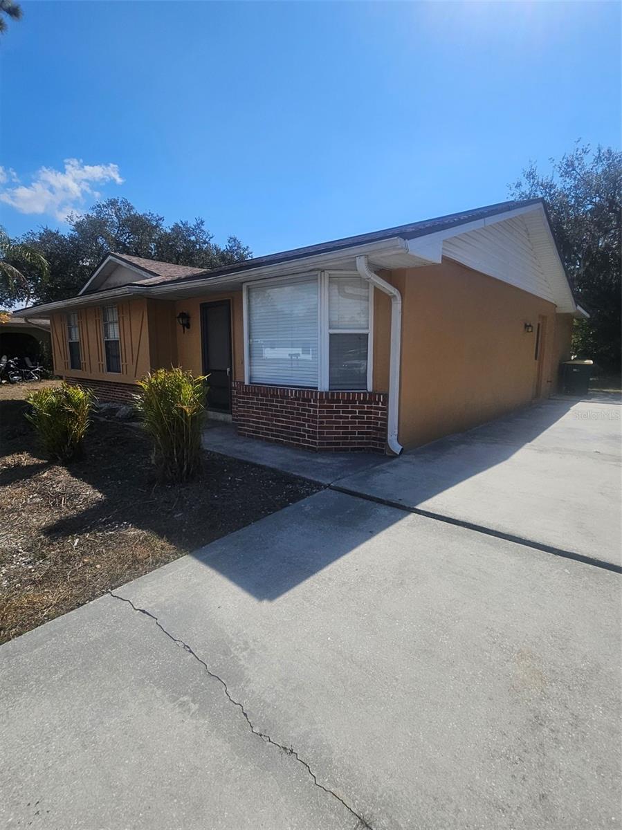 1225 Armsdale Ave Property Photo 2