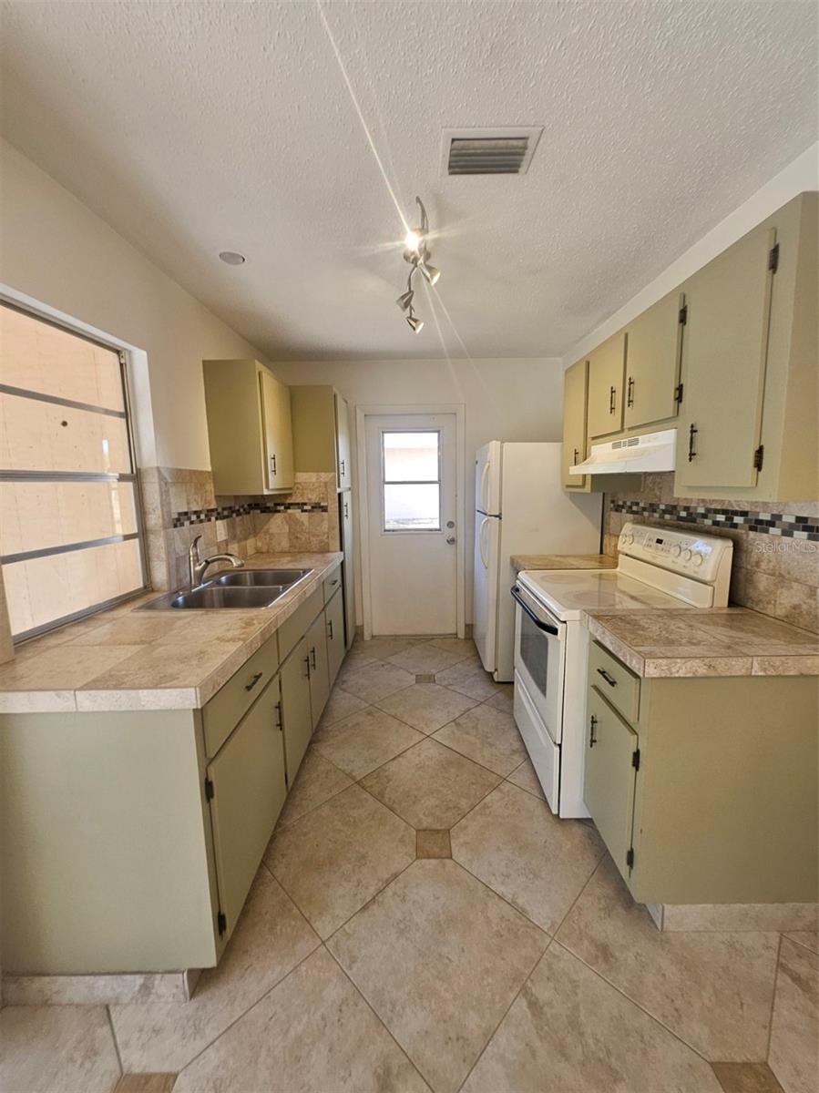 1225 Armsdale Ave Property Photo 10