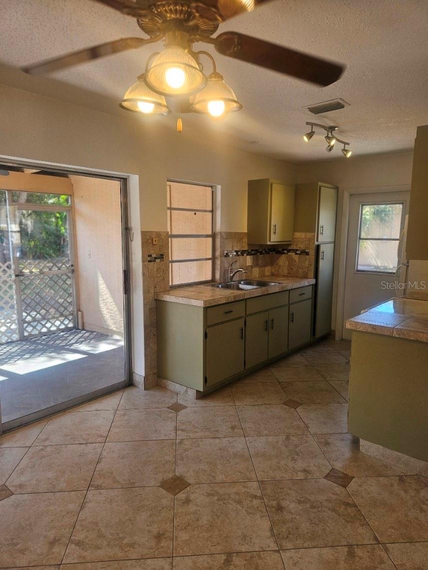 1225 Armsdale Ave Property Photo 11