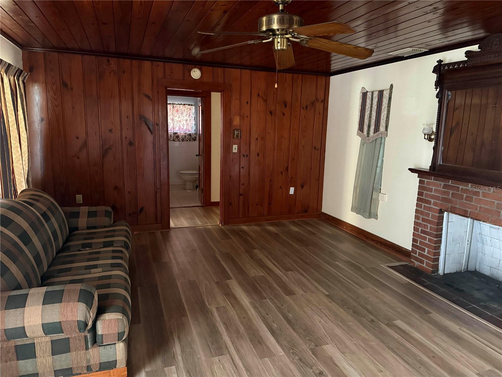 6386 Scott St Property Photo 24