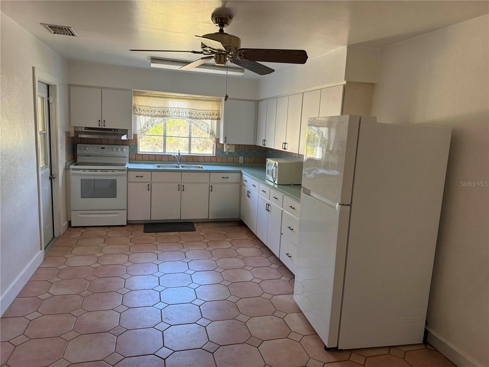 6386 Scott St Property Photo 25