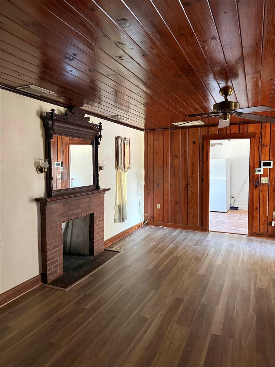 6386 Scott St Property Photo 32