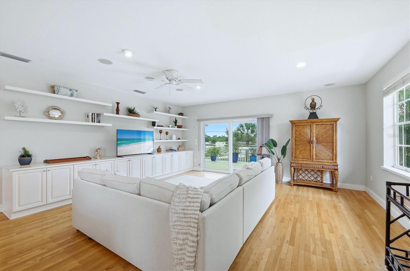 281 Seabreeze Ct Property Photo 10