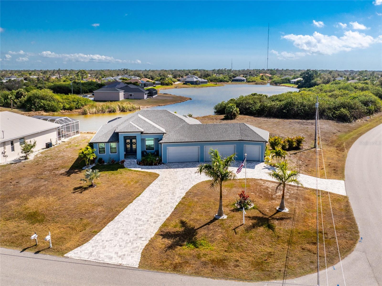 401 Albatross Rd Property Photo
