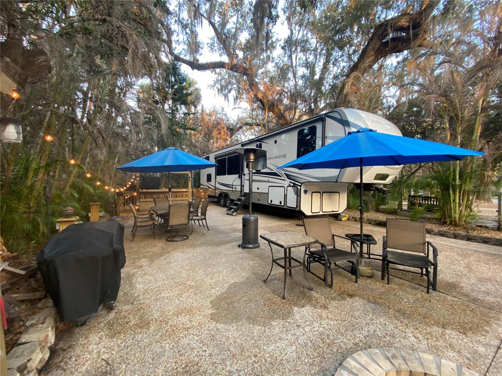 313 GATOR ALY Property Photo 1