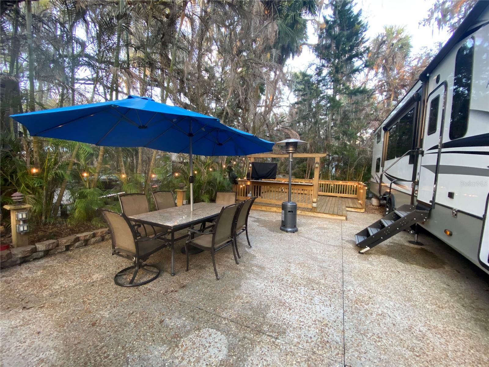 313 Gator Aly Property Photo 2